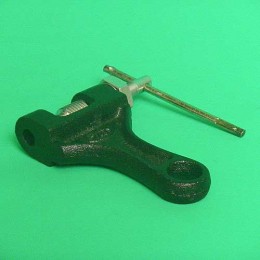 Chain-rivet breaker